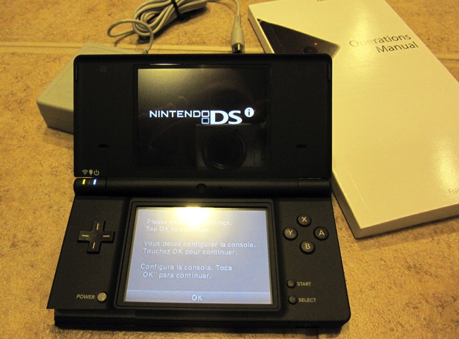 Nintendo DSi Handheld Dual LCD (One Touchscreen) Game System w/Dual Digital Cameras & WiFi -----250Euro